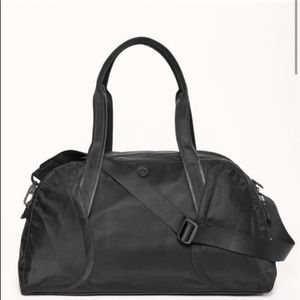 Lululemon Out Of Range Duffle — like new only used two or three times.